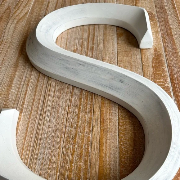 Ballard Designs letter ‘S’ wall plaque - Picture 4 of 4